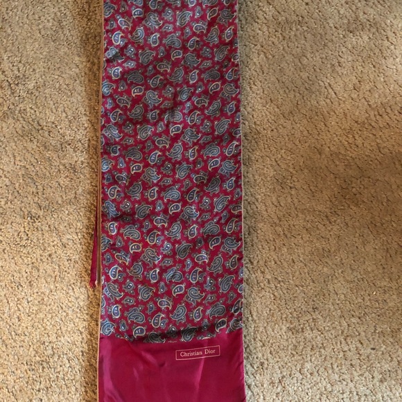 VINTSGE CHRISTIAN DIOR RED PAISLEY/TAN FABRIC LONG SCARF - Picture 9 of 16
